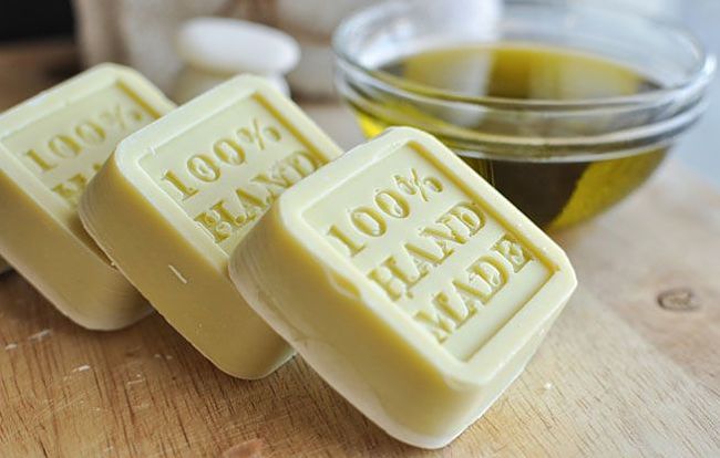 Discover how to make your own soap at home with this comprehensive guide, methods and recipes